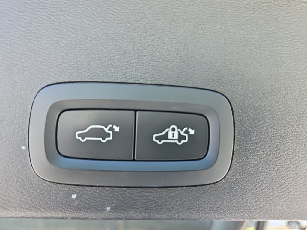 2023 Volvo XC40 Recharge Pure Electric Ultimate Hunt Valley MD