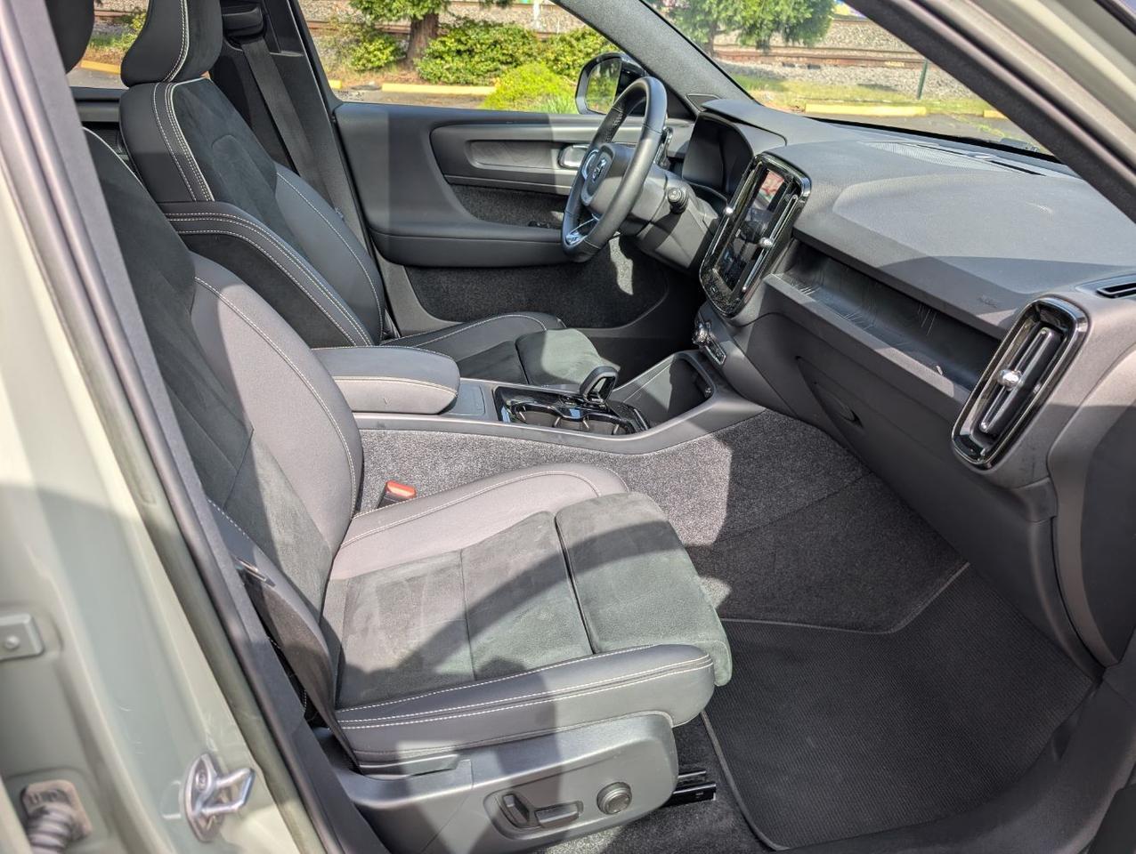 2023 Volvo XC40 Recharge Twin Motor AWD PLUS | 402hp, High Performance Audio, 360 Cam, 4 Heated Seats & Wheel Portland OR