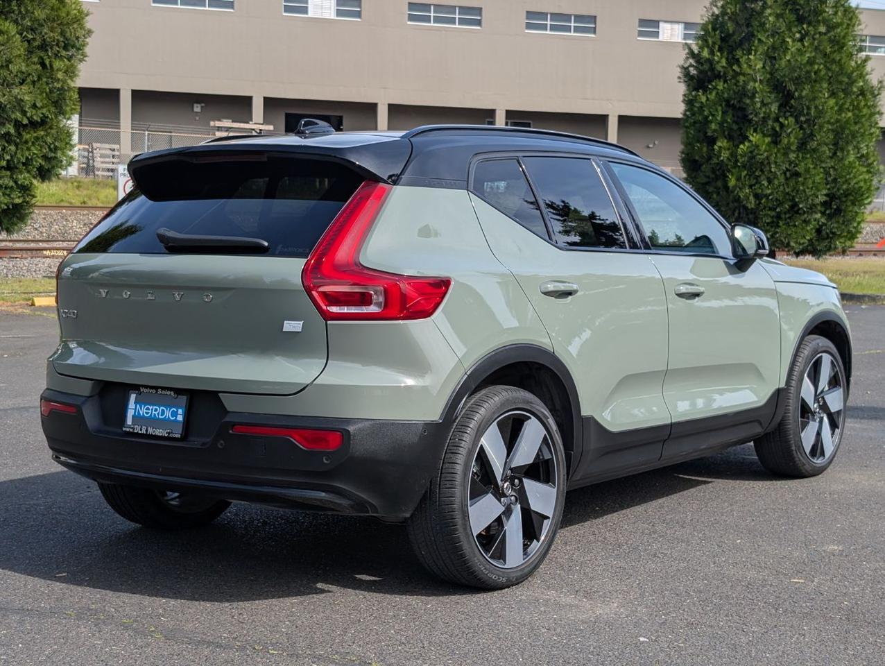 2023 Volvo XC40 Recharge Twin Motor AWD PLUS | 402hp, High Performance Audio, 360 Cam, 4 Heated Seats & Wheel Portland OR