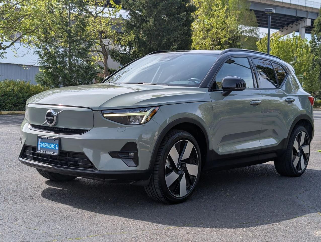2023 Volvo XC40 Recharge Twin Motor AWD PLUS | 402hp, High Performance Audio, 360 Cam, 4 Heated Seats & Wheel Portland OR