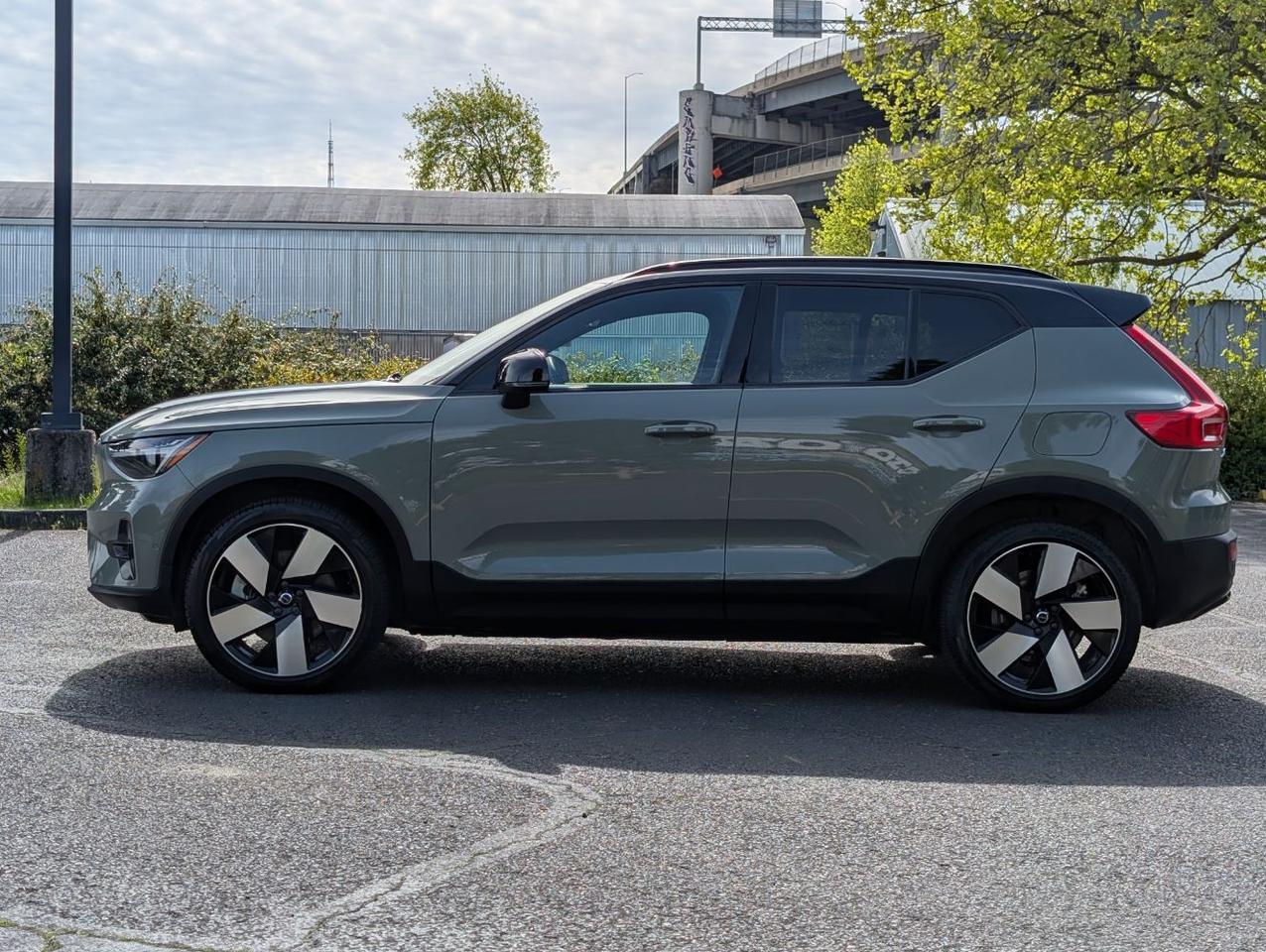 2023 Volvo XC40 Recharge Twin Motor AWD PLUS | 402hp, High Performance Audio, 360 Cam, 4 Heated Seats & Wheel Portland OR