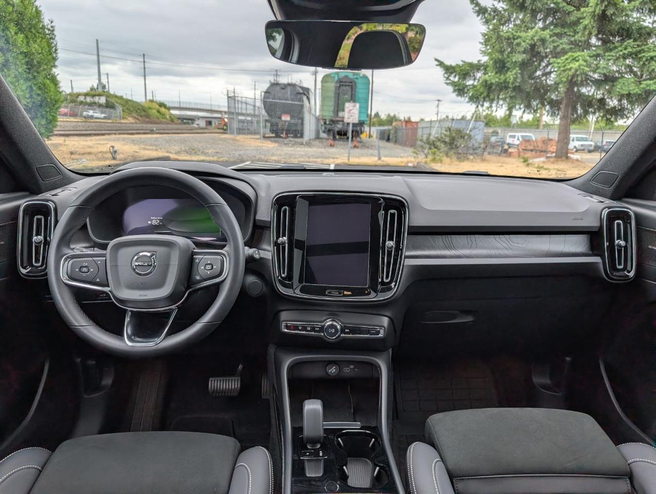 2023 Volvo XC40 Recharge Twin Motor ULTIMATE | 402hp, HK Premium Audio, Pilot Assist * Portland OR