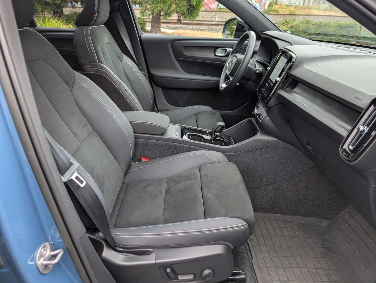2023 Volvo XC40 Recharge Twin Motor ULTIMATE | 402hp, HK Premium Audio, Pilot Assist * Portland OR