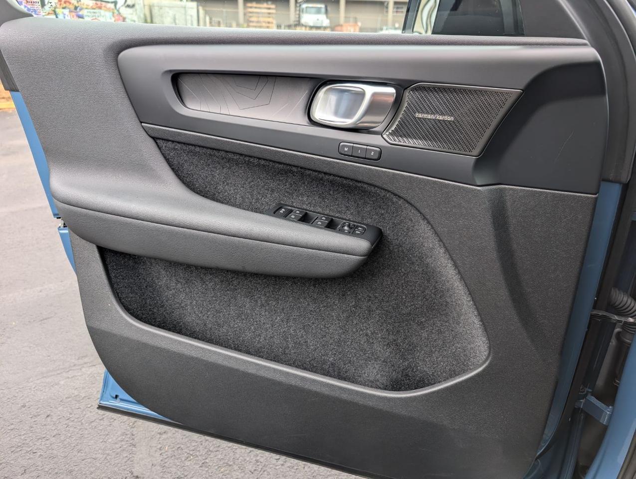 2023 Volvo XC40 Recharge Twin Motor ULTIMATE | 402hp, HK Premium Audio, Pilot Assist * Portland OR