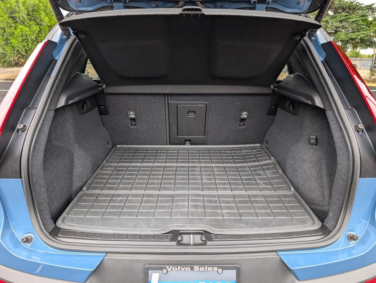 2023 Volvo XC40 Recharge Twin Motor ULTIMATE | 402hp, HK Premium Audio, Pilot Assist * Portland OR