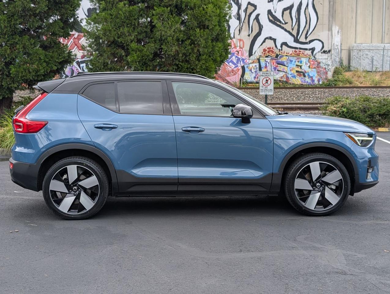 2023 Volvo XC40 Recharge Twin Motor ULTIMATE | 402hp, HK Premium Audio, Pilot Assist * Portland OR