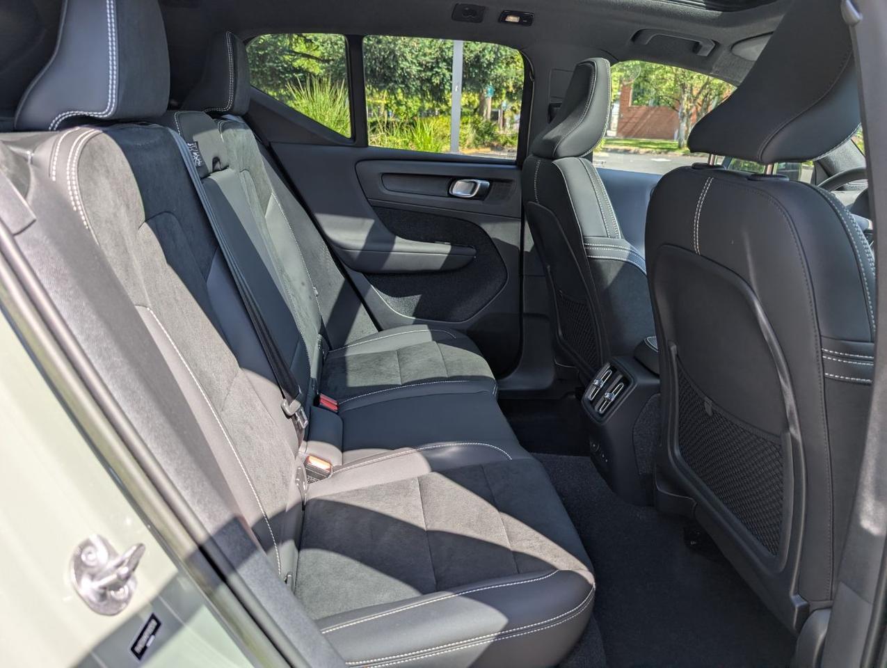 2023 Volvo XC40 Recharge Twin Motor ULTIMATE | 402hp, HK Premium Audio, Pilot Assist * Portland OR