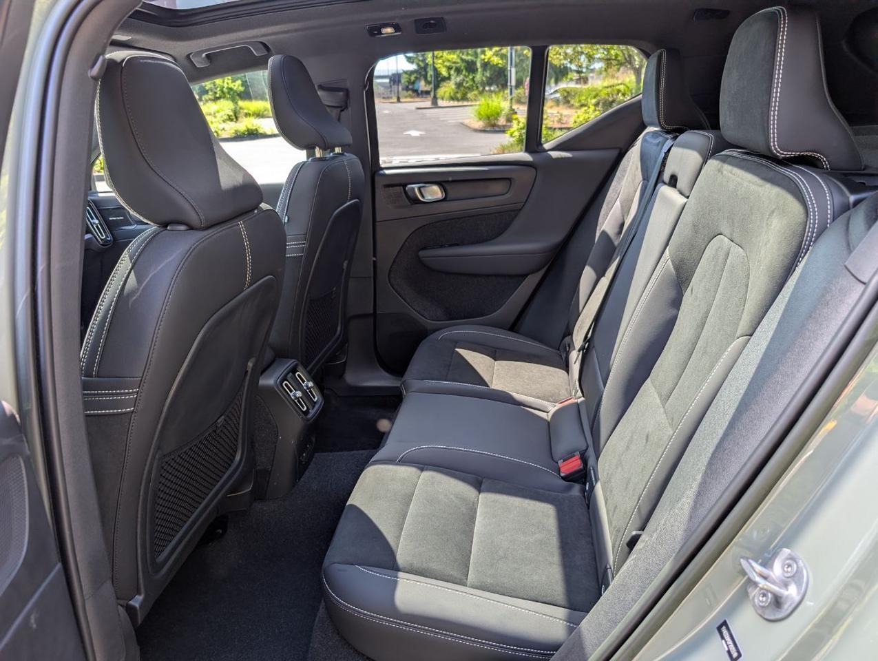 2023 Volvo XC40 Recharge Twin Motor ULTIMATE | 402hp, HK Premium Audio, Pilot Assist * Portland OR