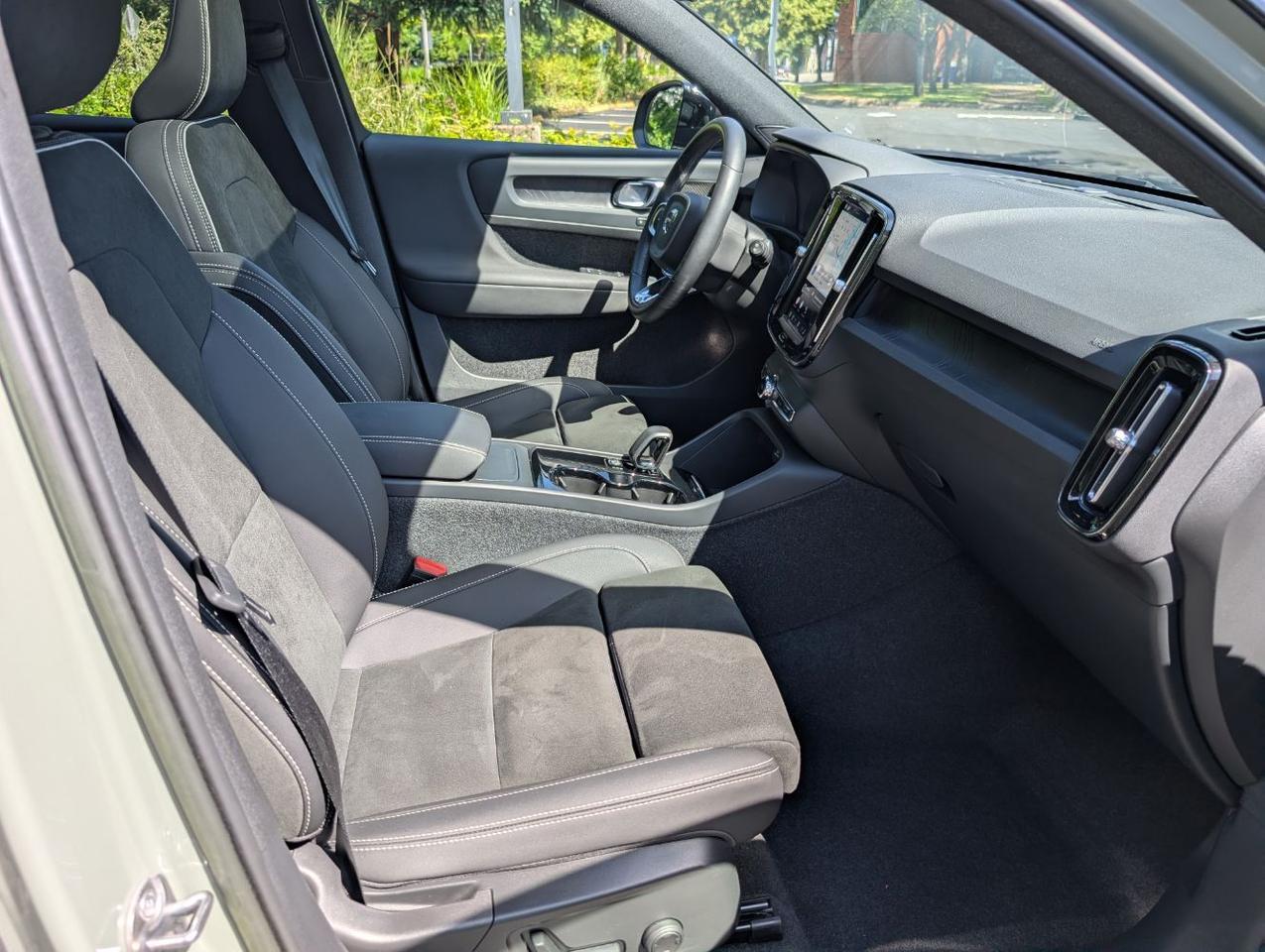 2023 Volvo XC40 Recharge Twin Motor ULTIMATE | 402hp, HK Premium Audio, Pilot Assist * Portland OR