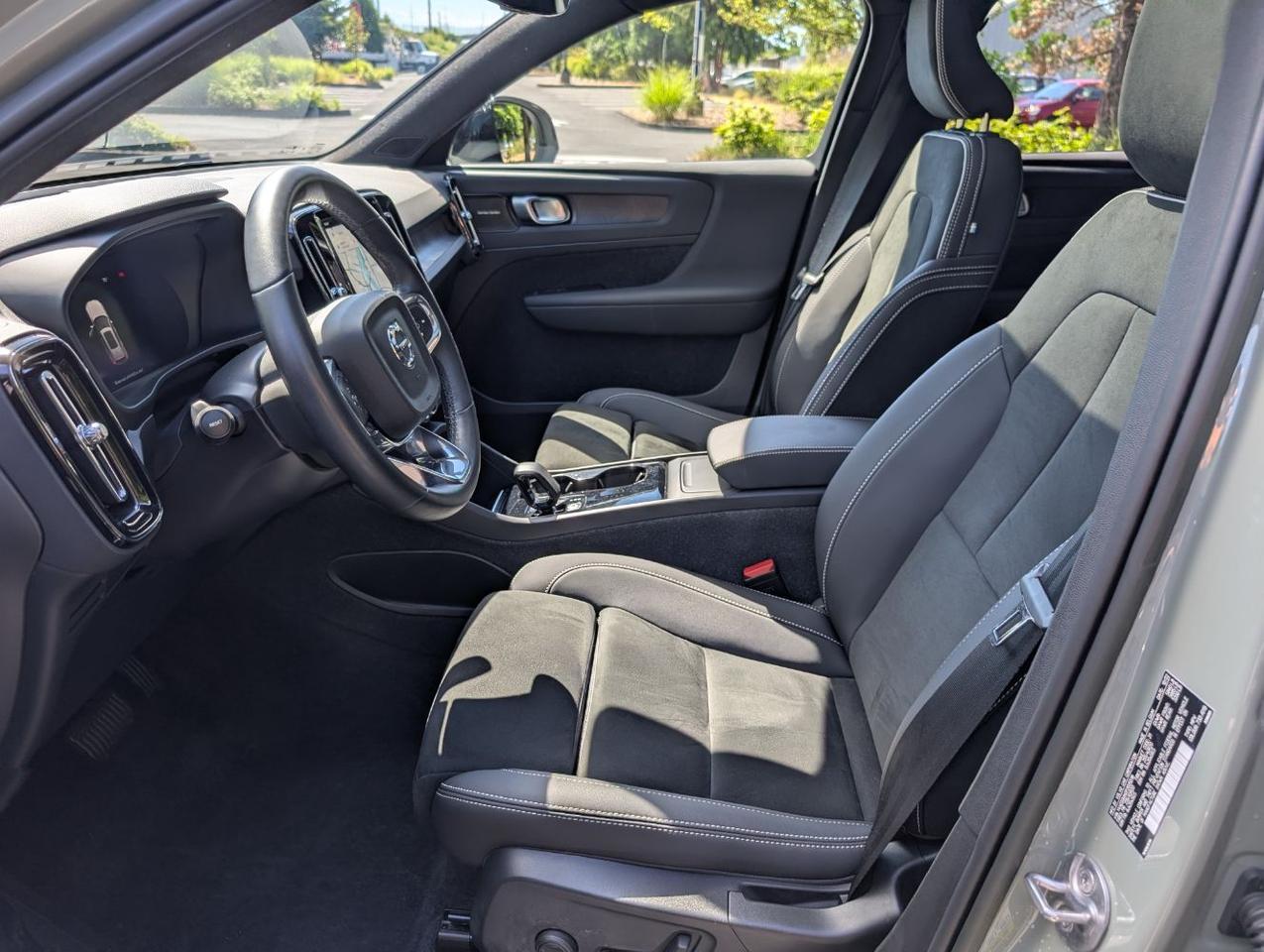 2023 Volvo XC40 Recharge Twin Motor ULTIMATE | 402hp, HK Premium Audio, Pilot Assist * Portland OR