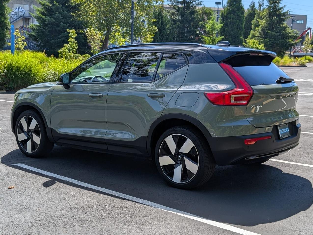 2023 Volvo XC40 Recharge Twin Motor ULTIMATE | 402hp, HK Premium Audio, Pilot Assist * Portland OR