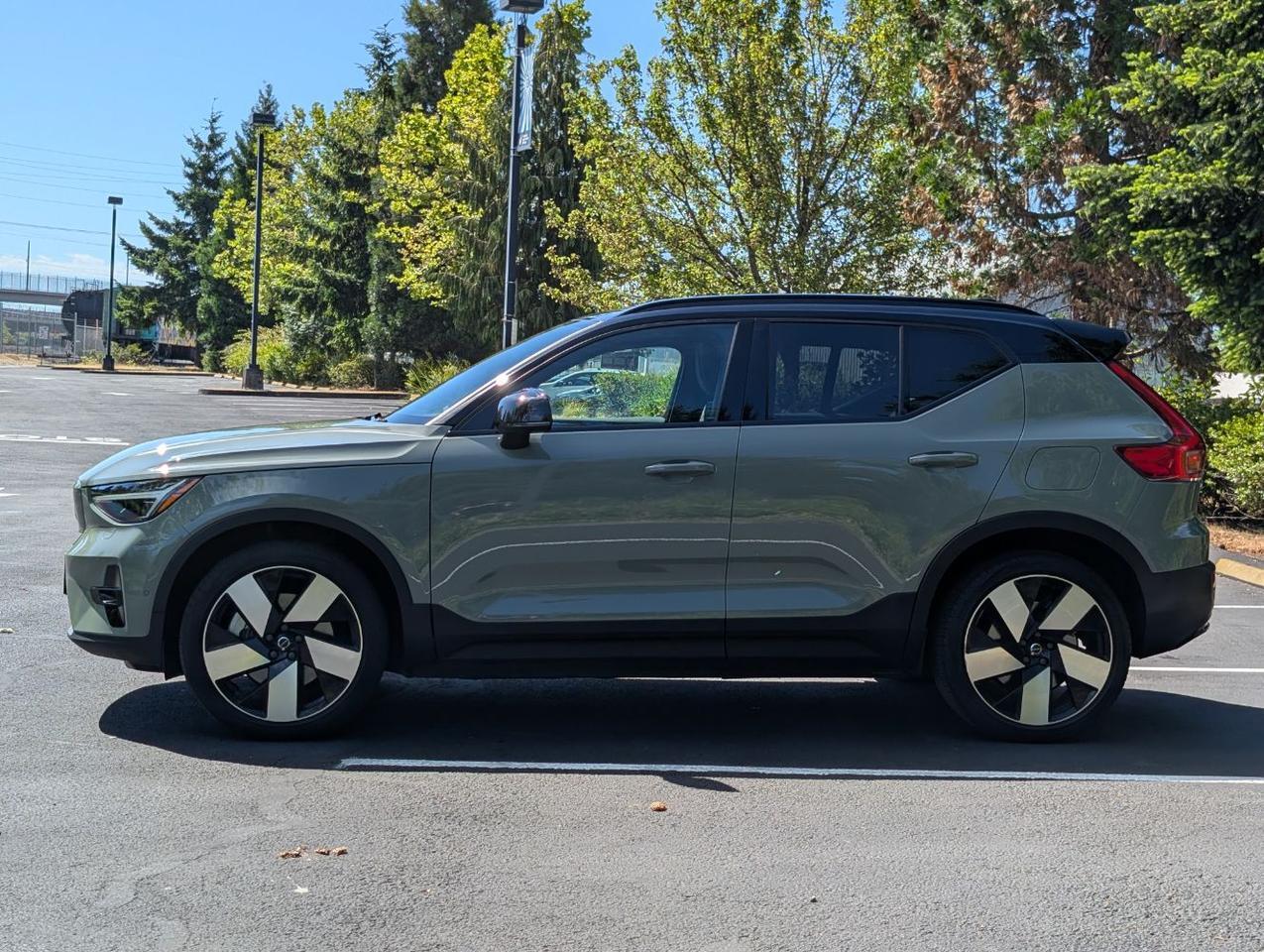 2023 Volvo XC40 Recharge Twin Motor ULTIMATE | 402hp, HK Premium Audio, Pilot Assist * Portland OR