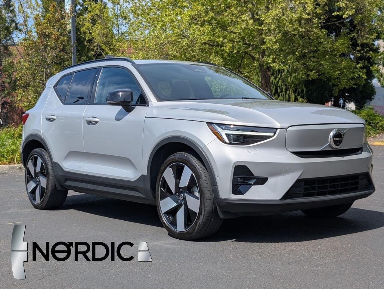 2023 Volvo XC40 Recharge Twin Motor ULTIMATE | 402hp, HK Premium Audio, Pilot Assist, 360 Cam, 4 Heated Seats & Wheel