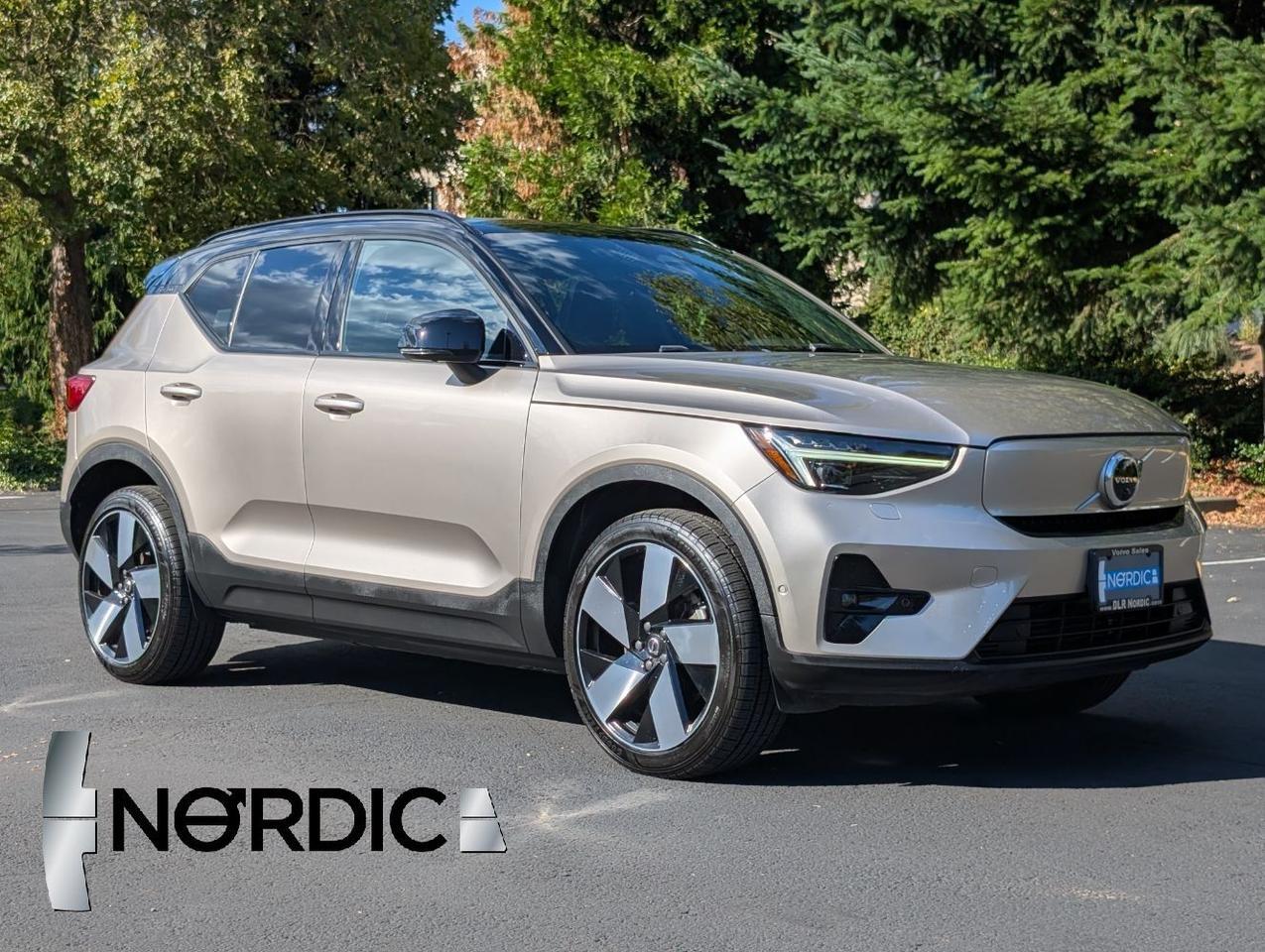 2023 Volvo XC40 Recharge Twin Motor ULTIMATE | 402hp, HK Premium Audio, Pilot Assist, 360 Cam, 4 Heated Seats & Wheel