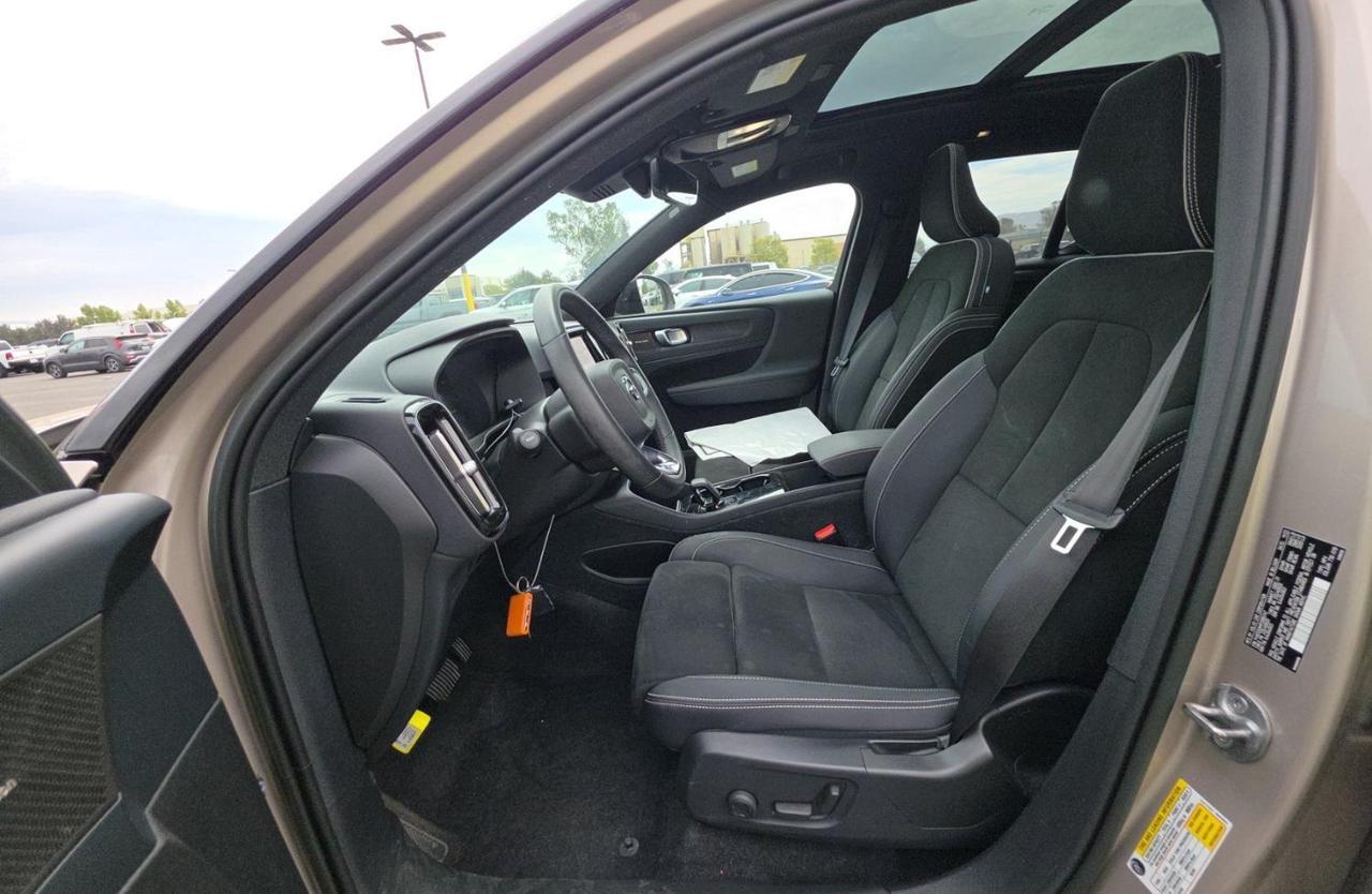 2023 Volvo XC40 Recharge Twin Motor ULTIMATE | 402hp, HK Premium Audio, Pilot Assist, 360 Cam, 4 Heated Seats & Wheel Portland OR