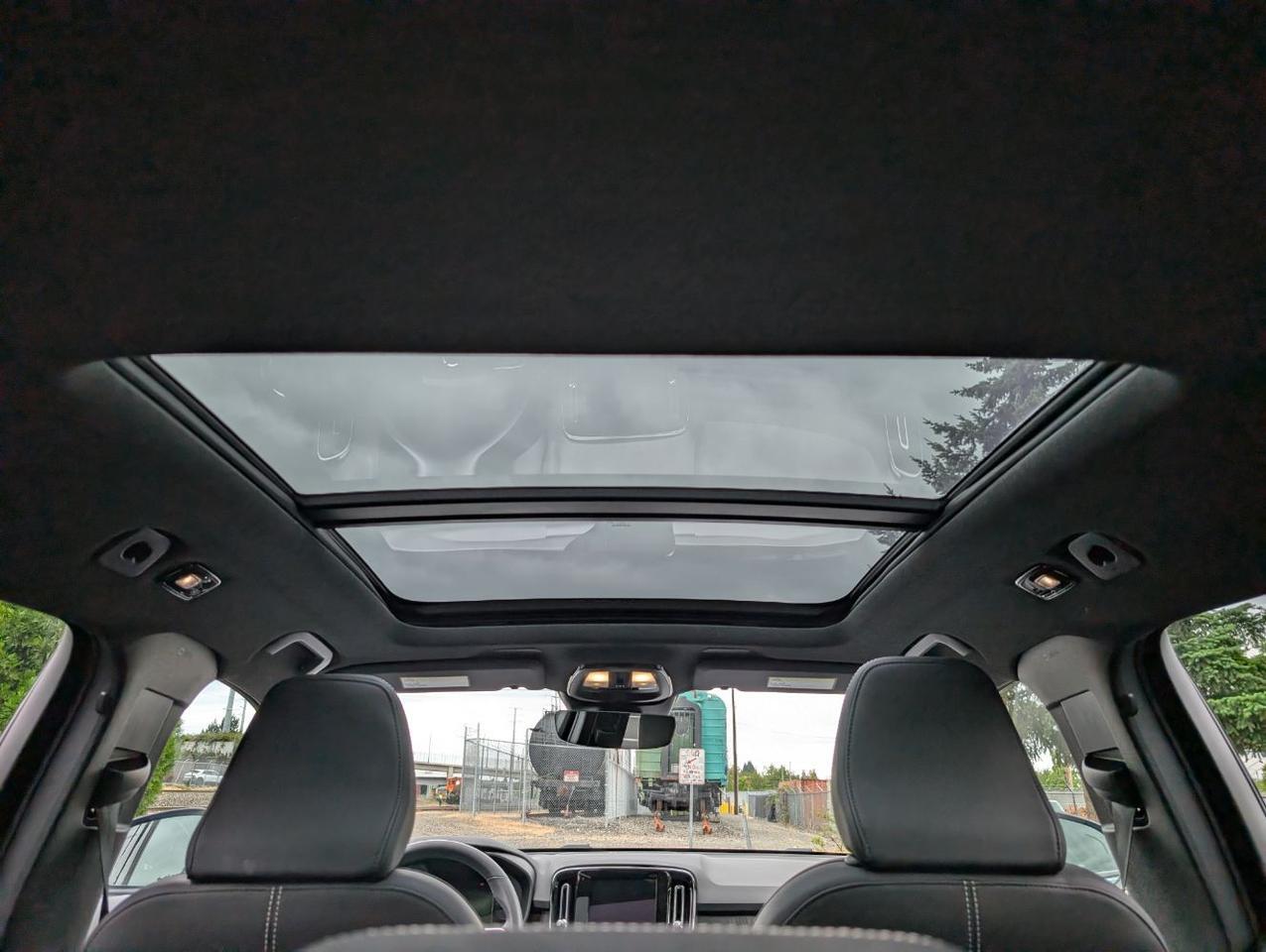 2023 Volvo XC40 Recharge Twin Motor ULTIMATE | 402hp, HK Premium Audio, Pilot Assist, 360 Cam, 4 Heated Seats & Wheel Portland OR