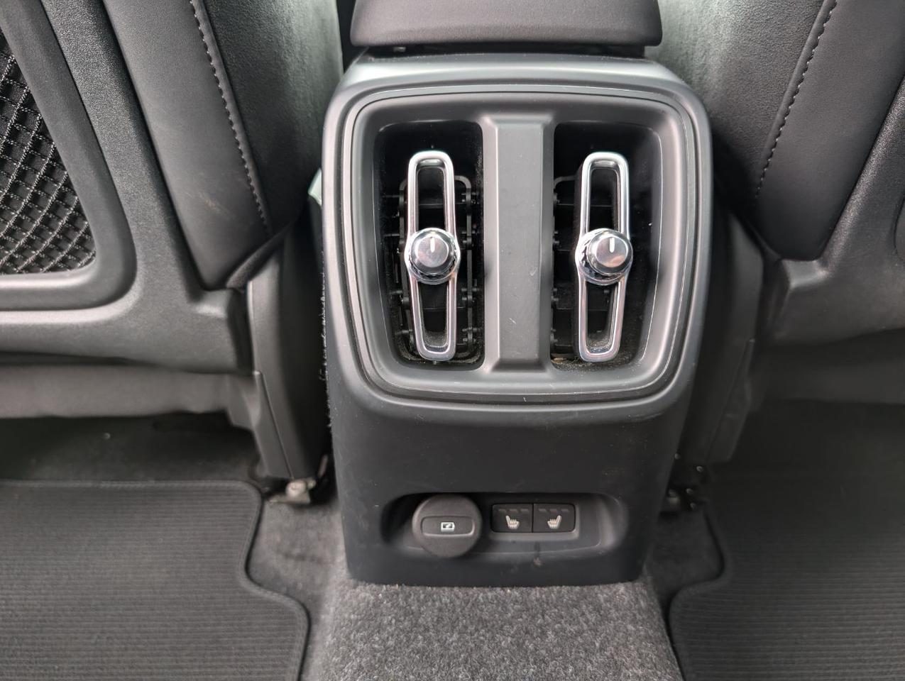 2023 Volvo XC40 Recharge Twin Motor ULTIMATE | 402hp, HK Premium Audio, Pilot Assist, 360 Cam, 4 Heated Seats & Wheel Portland OR