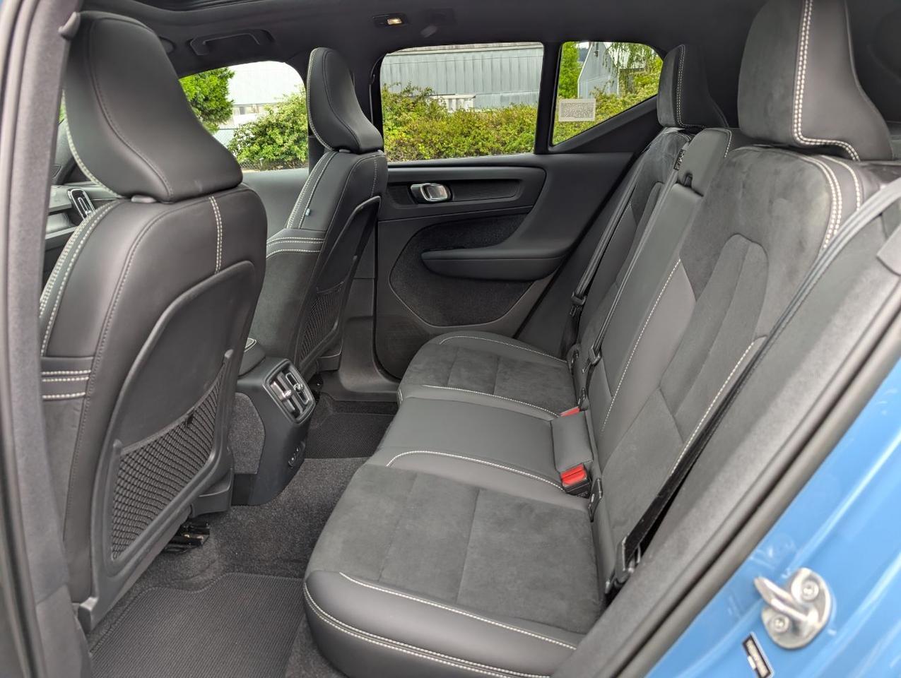 2023 Volvo XC40 Recharge Twin Motor ULTIMATE | 402hp, HK Premium Audio, Pilot Assist, 360 Cam, 4 Heated Seats & Wheel Portland OR