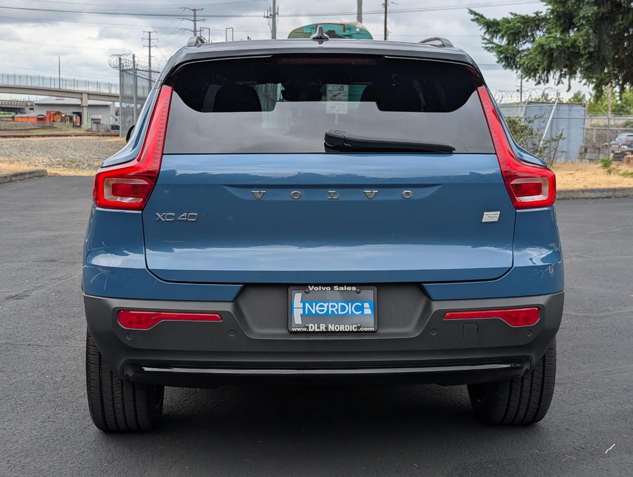2023 Volvo XC40 Recharge Twin Motor ULTIMATE | 402hp, HK Premium Audio, Pilot Assist, 360 Cam, 4 Heated Seats & Wheel Portland OR