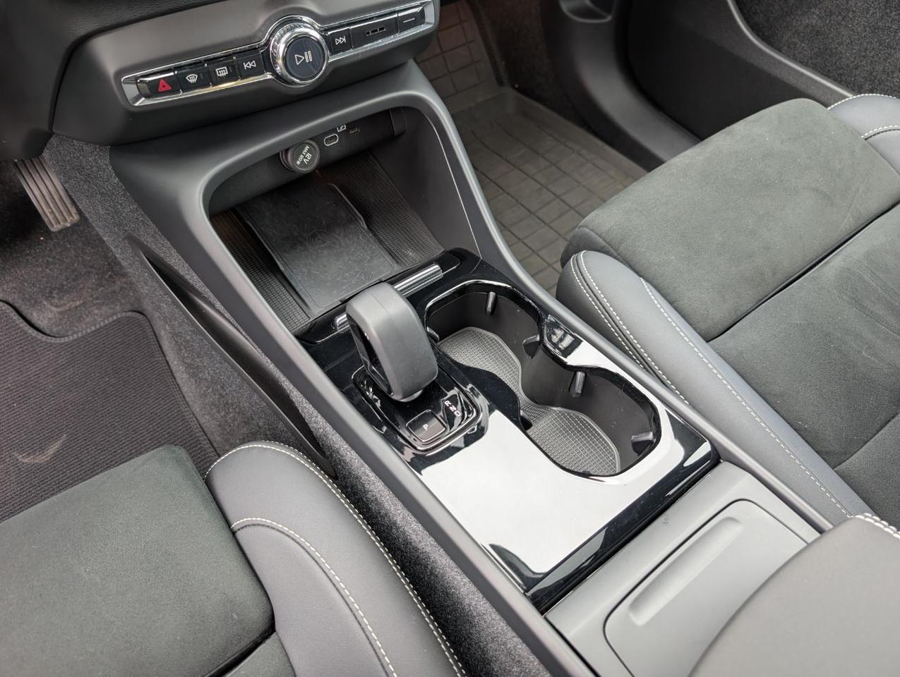 2023 Volvo XC40 Recharge Twin Motor ULTIMATE | 402hp, HK Premium Audio, Pilot Assist, 360 Cam, 4 Heated Seats & Wheel Portland OR