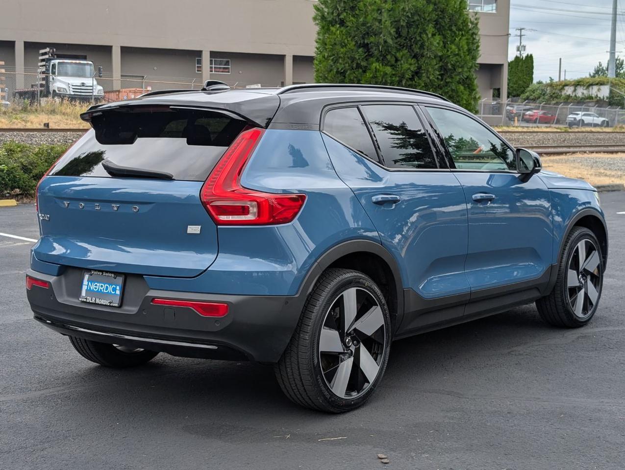 2023 Volvo XC40 Recharge Twin Motor ULTIMATE | 402hp, HK Premium Audio, Pilot Assist, 360 Cam, 4 Heated Seats & Wheel Portland OR
