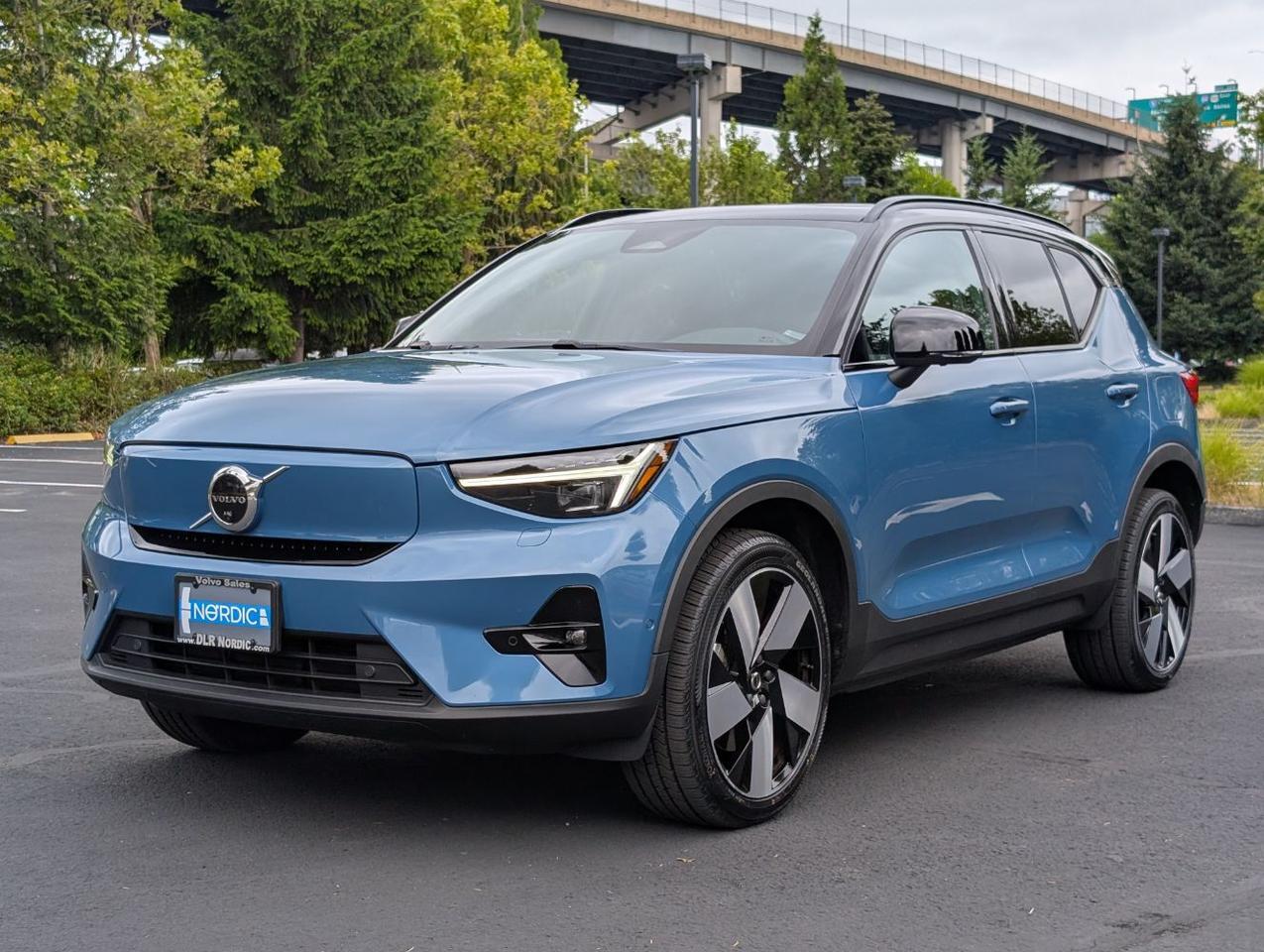 2023 Volvo XC40 Recharge Twin Motor ULTIMATE | 402hp, HK Premium Audio, Pilot Assist, 360 Cam, 4 Heated Seats & Wheel Portland OR
