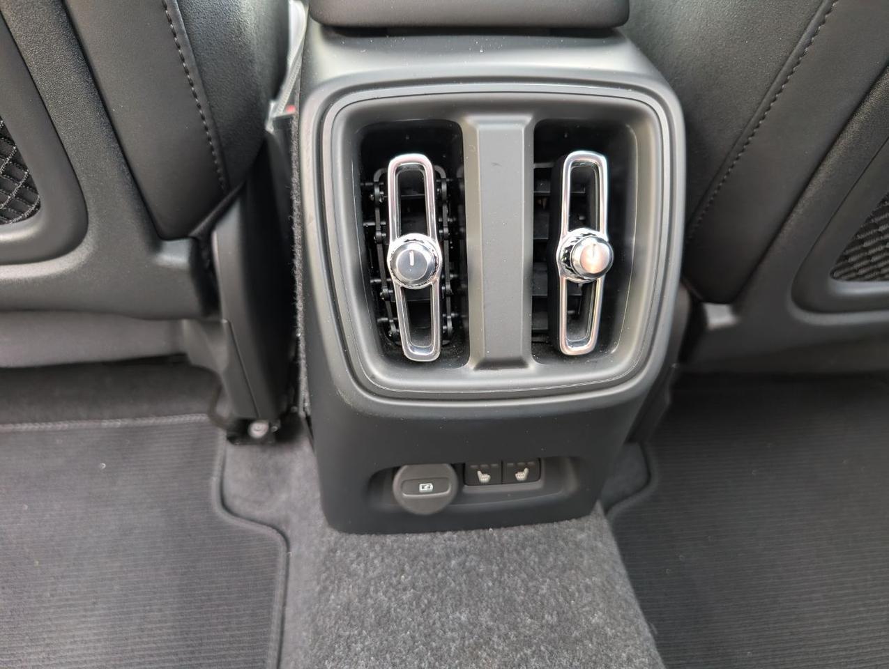 2023 Volvo XC40 Recharge Twin Motor ULTIMATE | 402hp, HK Premium Audio, Pilot Assist, 360 Cam, 4 Heated Seats & Wheel Portland OR