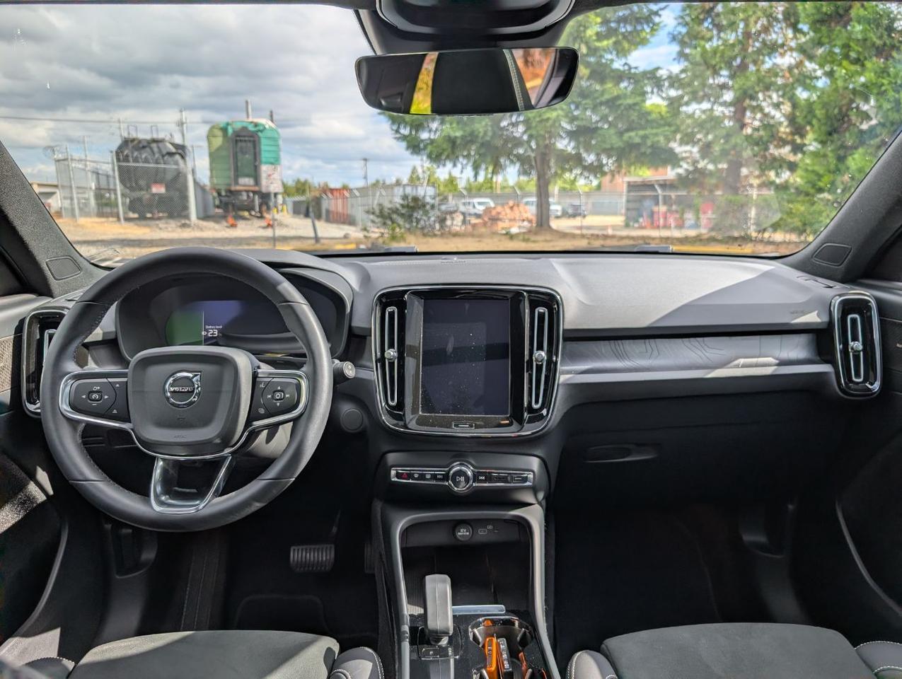 2023 Volvo XC40 Recharge Twin Motor ULTIMATE | 402hp, HK Premium Audio, Pilot Assist, 360 Cam, 4 Heated Seats & Wheel Portland OR