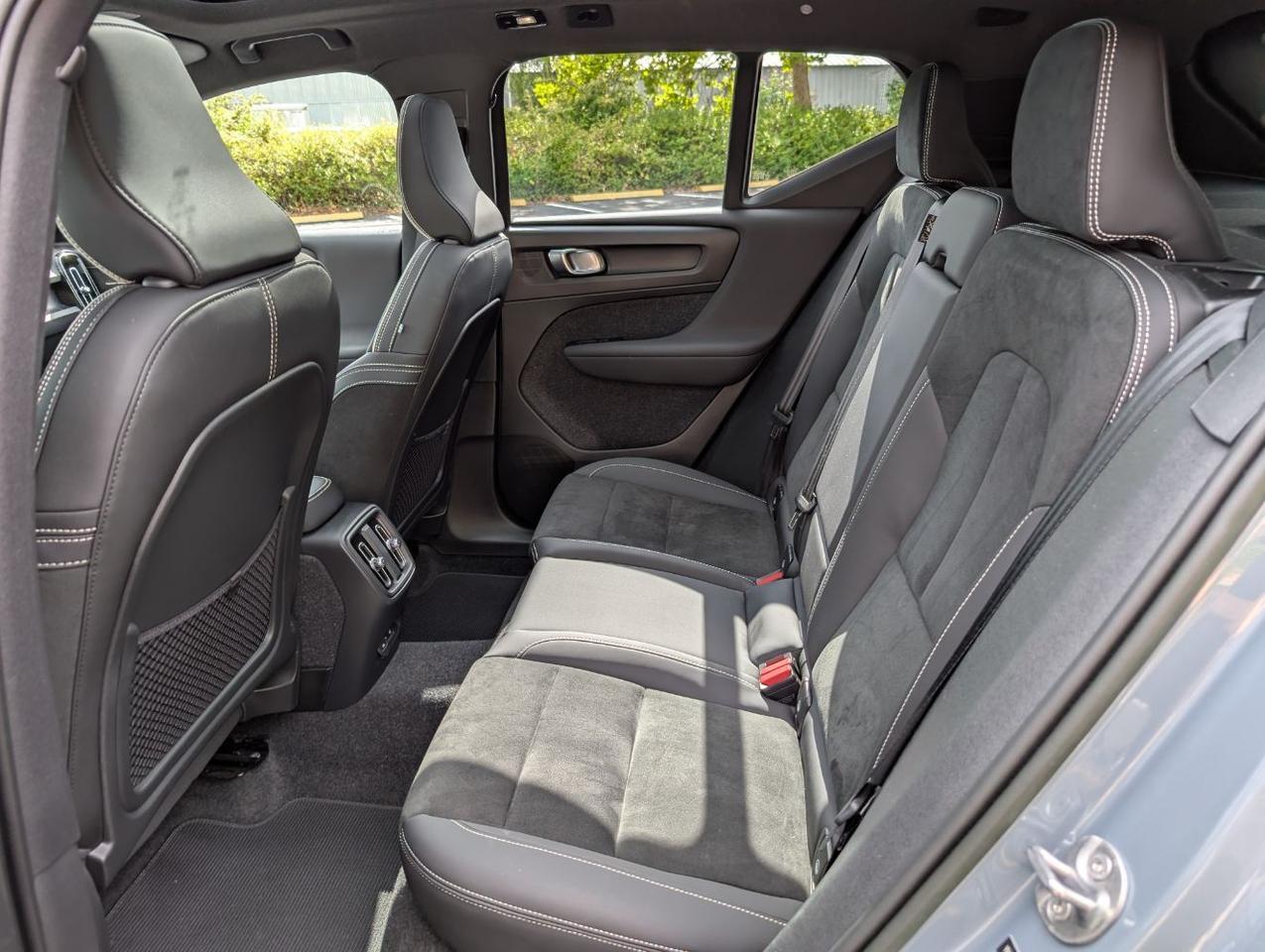 2023 Volvo XC40 Recharge Twin Motor ULTIMATE | 402hp, HK Premium Audio, Pilot Assist, 360 Cam, 4 Heated Seats & Wheel Portland OR