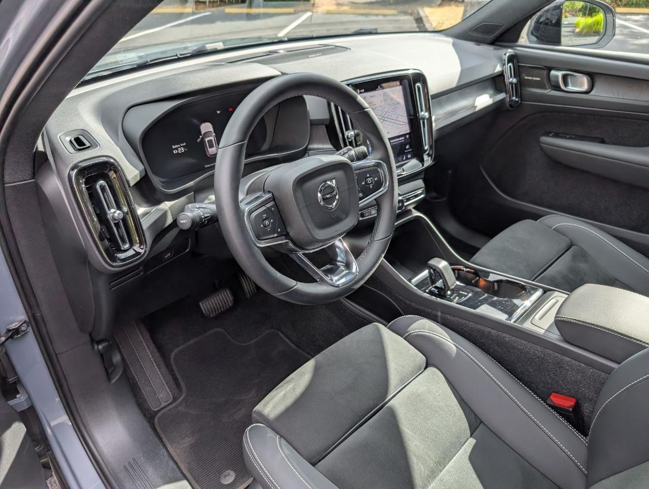 2023 Volvo XC40 Recharge Twin Motor ULTIMATE | 402hp, HK Premium Audio, Pilot Assist, 360 Cam, 4 Heated Seats & Wheel Portland OR