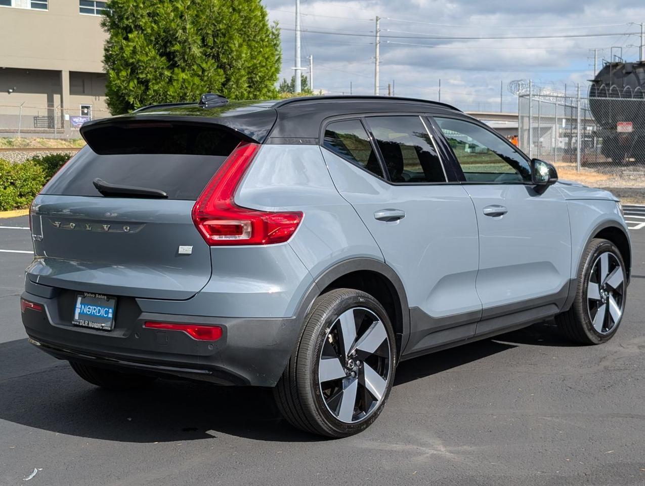 2023 Volvo XC40 Recharge Twin Motor ULTIMATE | 402hp, HK Premium Audio, Pilot Assist, 360 Cam, 4 Heated Seats & Wheel Portland OR