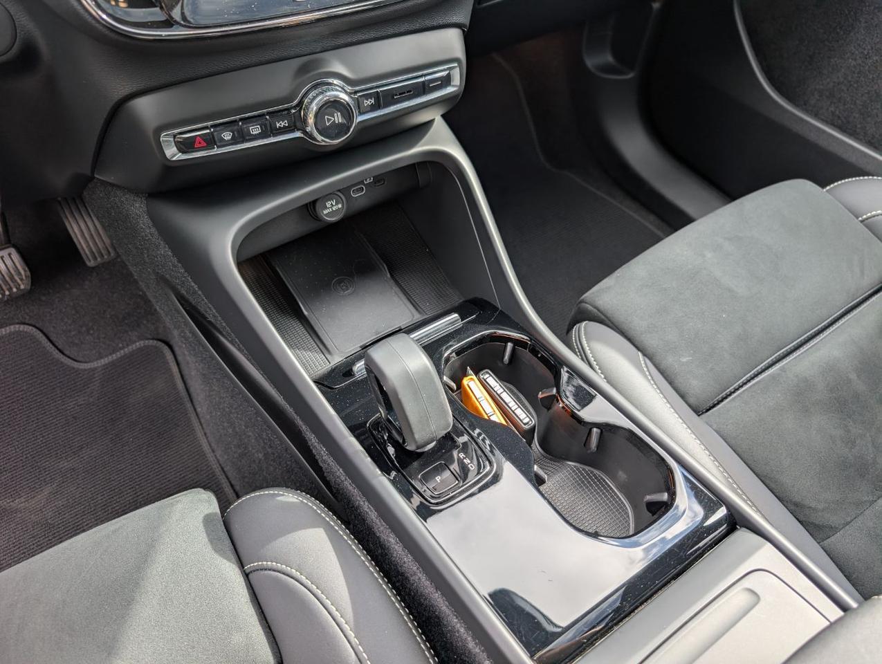 2023 Volvo XC40 Recharge Twin Motor ULTIMATE | 402hp, HK Premium Audio, Pilot Assist, 360 Cam, 4 Heated Seats & Wheel Portland OR