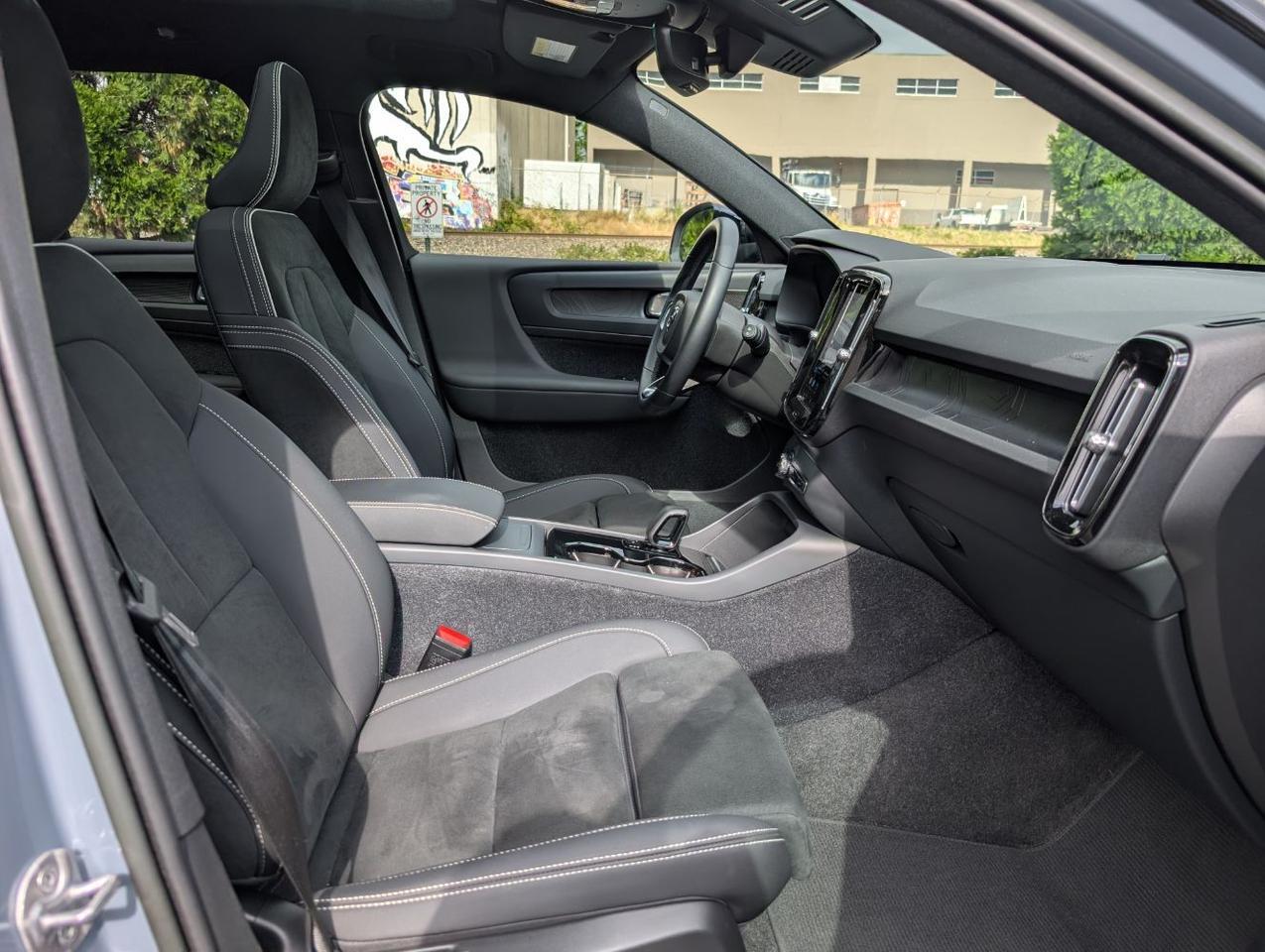 2023 Volvo XC40 Recharge Twin Motor ULTIMATE | 402hp, HK Premium Audio, Pilot Assist, 360 Cam, 4 Heated Seats & Wheel Portland OR