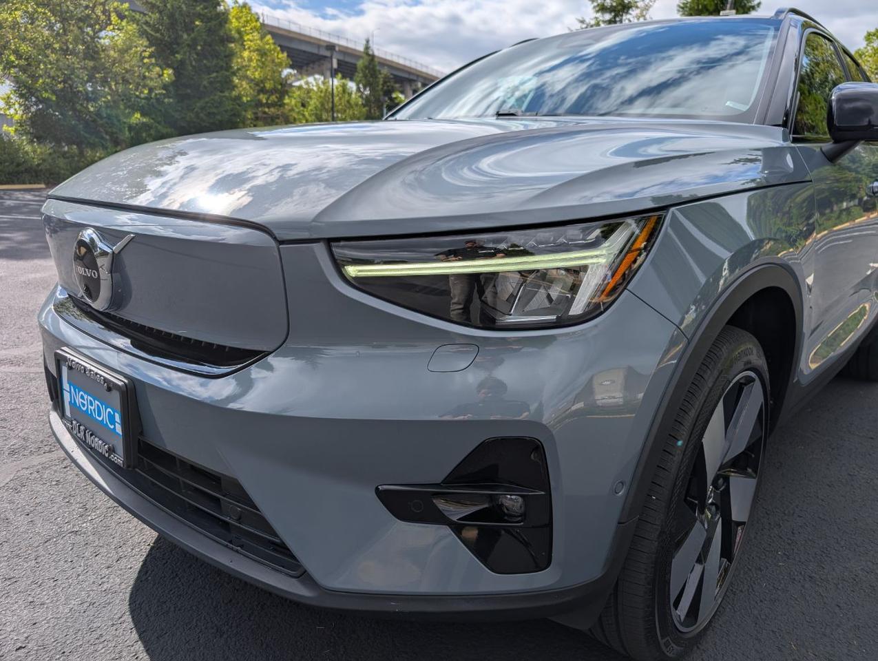 2023 Volvo XC40 Recharge Twin Motor ULTIMATE | 402hp, HK Premium Audio, Pilot Assist, 360 Cam, 4 Heated Seats & Wheel Portland OR