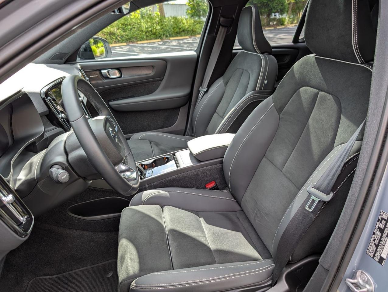 2023 Volvo XC40 Recharge Twin Motor ULTIMATE | 402hp, HK Premium Audio, Pilot Assist, 360 Cam, 4 Heated Seats & Wheel Portland OR