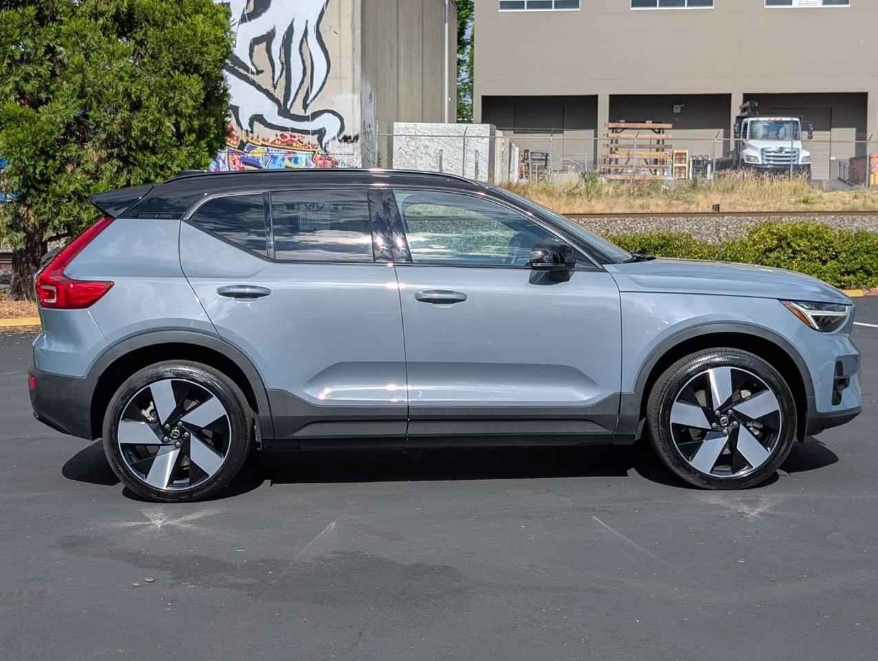2023 Volvo XC40 Recharge Twin Motor ULTIMATE | 402hp, HK Premium Audio, Pilot Assist, 360 Cam, 4 Heated Seats & Wheel Portland OR