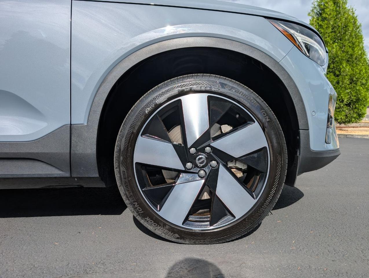 2023 Volvo XC40 Recharge Twin Motor ULTIMATE | 402hp, HK Premium Audio, Pilot Assist, 360 Cam, 4 Heated Seats & Wheel Portland OR