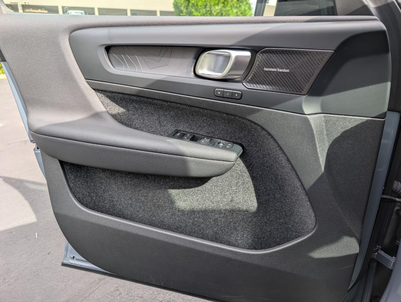 2023 Volvo XC40 Recharge Twin Motor ULTIMATE | 402hp, HK Premium Audio, Pilot Assist, 360 Cam, 4 Heated Seats & Wheel Portland OR