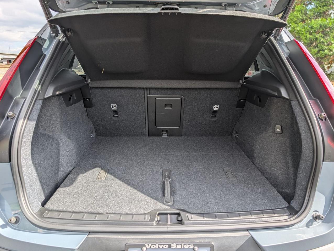 2023 Volvo XC40 Recharge Twin Motor ULTIMATE | 402hp, HK Premium Audio, Pilot Assist, 360 Cam, 4 Heated Seats & Wheel Portland OR