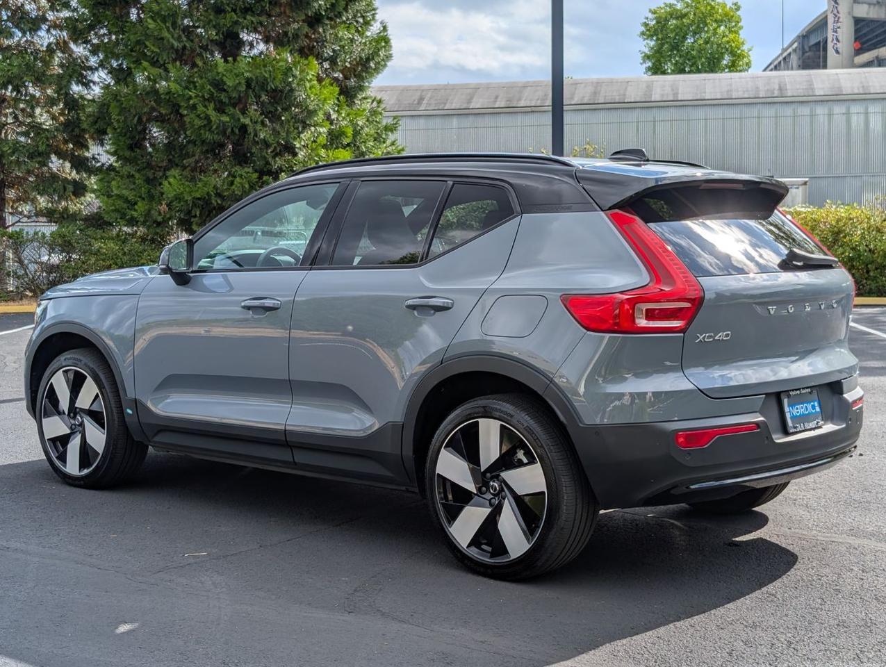 2023 Volvo XC40 Recharge Twin Motor ULTIMATE | 402hp, HK Premium Audio, Pilot Assist, 360 Cam, 4 Heated Seats & Wheel Portland OR