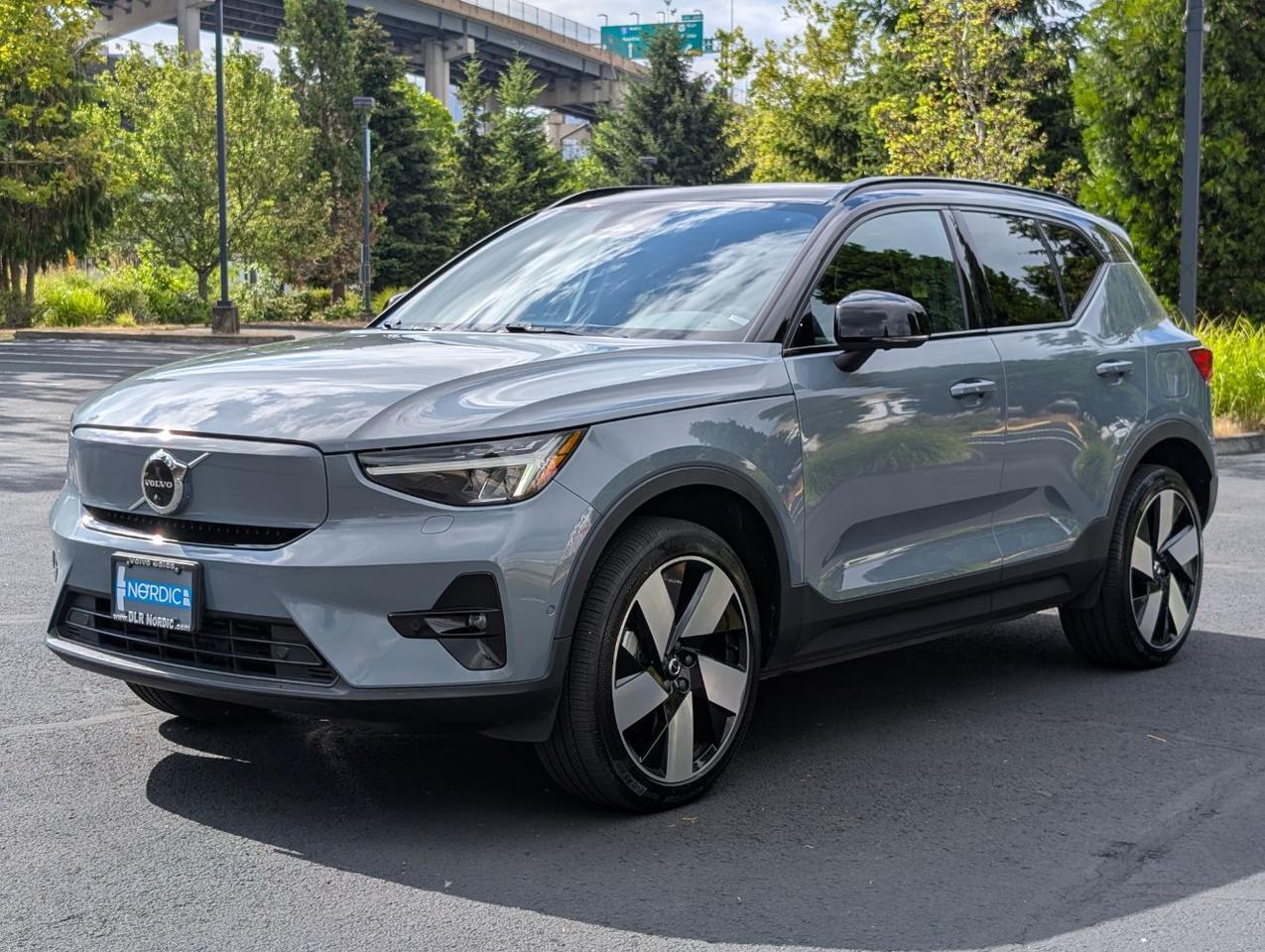 2023 Volvo XC40 Recharge Twin Motor ULTIMATE | 402hp, HK Premium Audio, Pilot Assist, 360 Cam, 4 Heated Seats & Wheel Portland OR