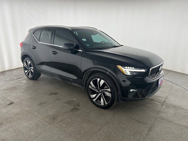 2023 Volvo XC40 Ultimate Bright Theme