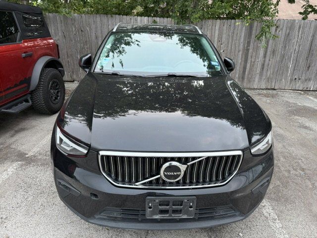 2023 Volvo XC40 Ultimate Bright Theme