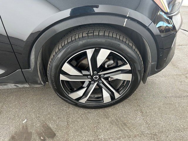 2023 Volvo XC40 Ultimate Bright Theme