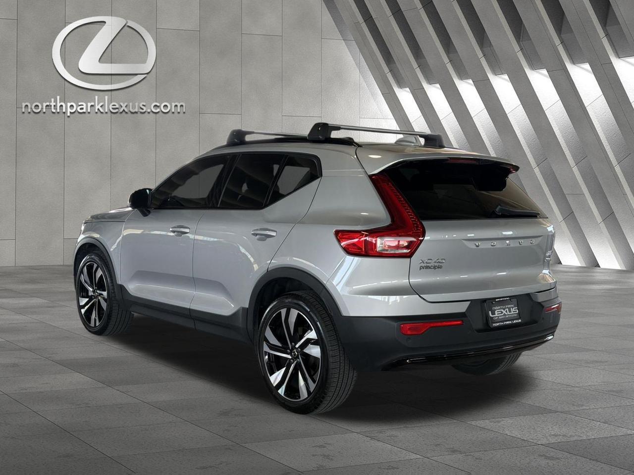 2023 Volvo XC40 Ultimate Dark Theme