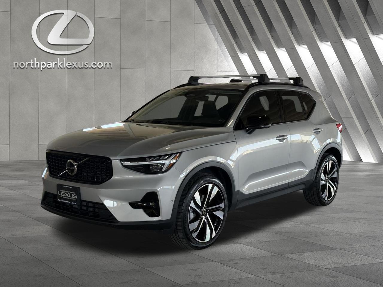 2023 Volvo XC40 Ultimate Dark Theme
