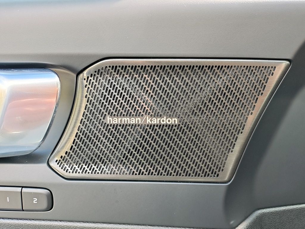 2023 Volvo XC40 Ultimate Hunt Valley MD