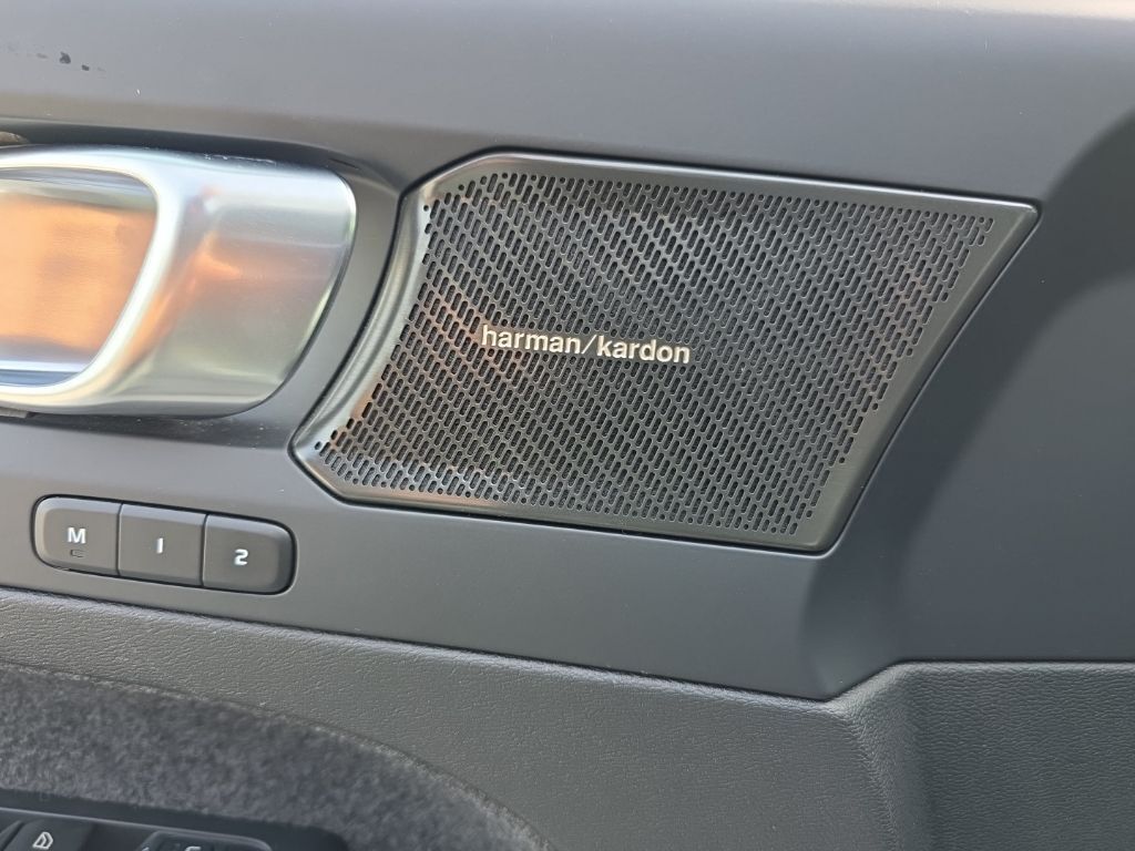 2023 Volvo XC40 Ultimate Hunt Valley MD