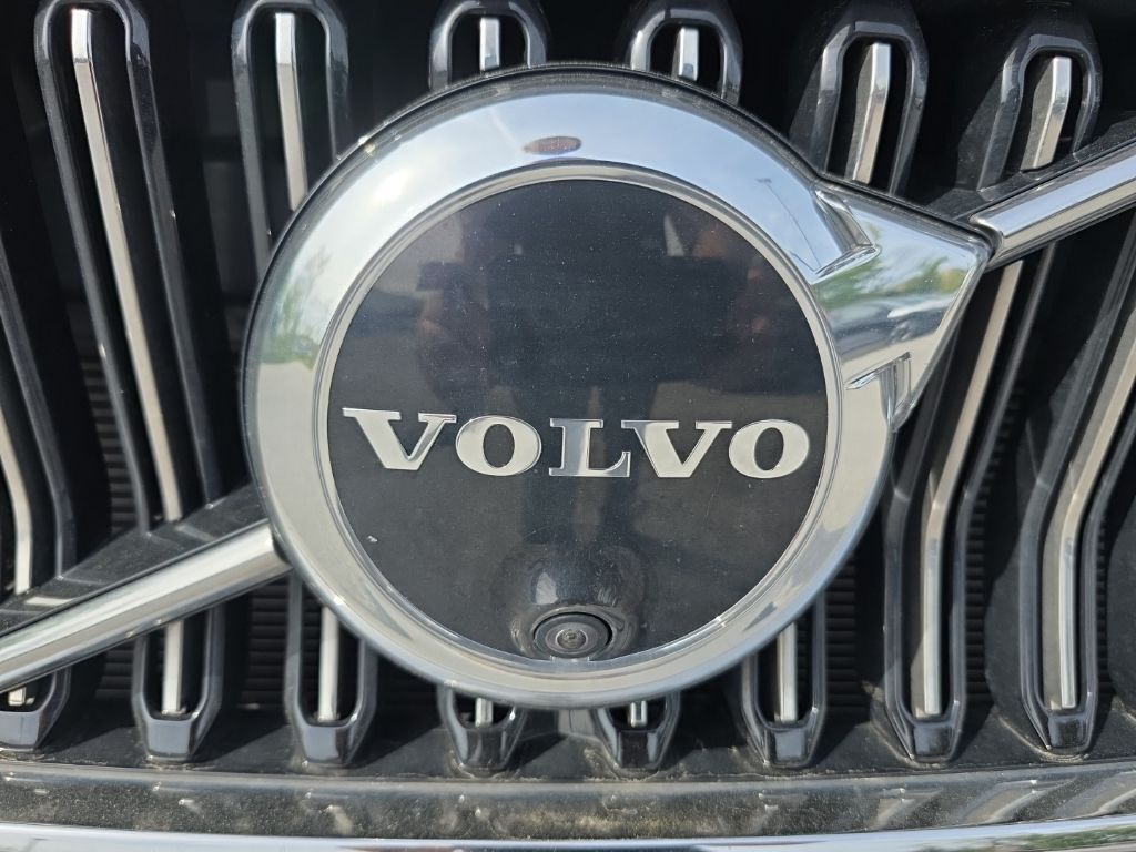 2023 Volvo XC40 Ultimate Hunt Valley MD