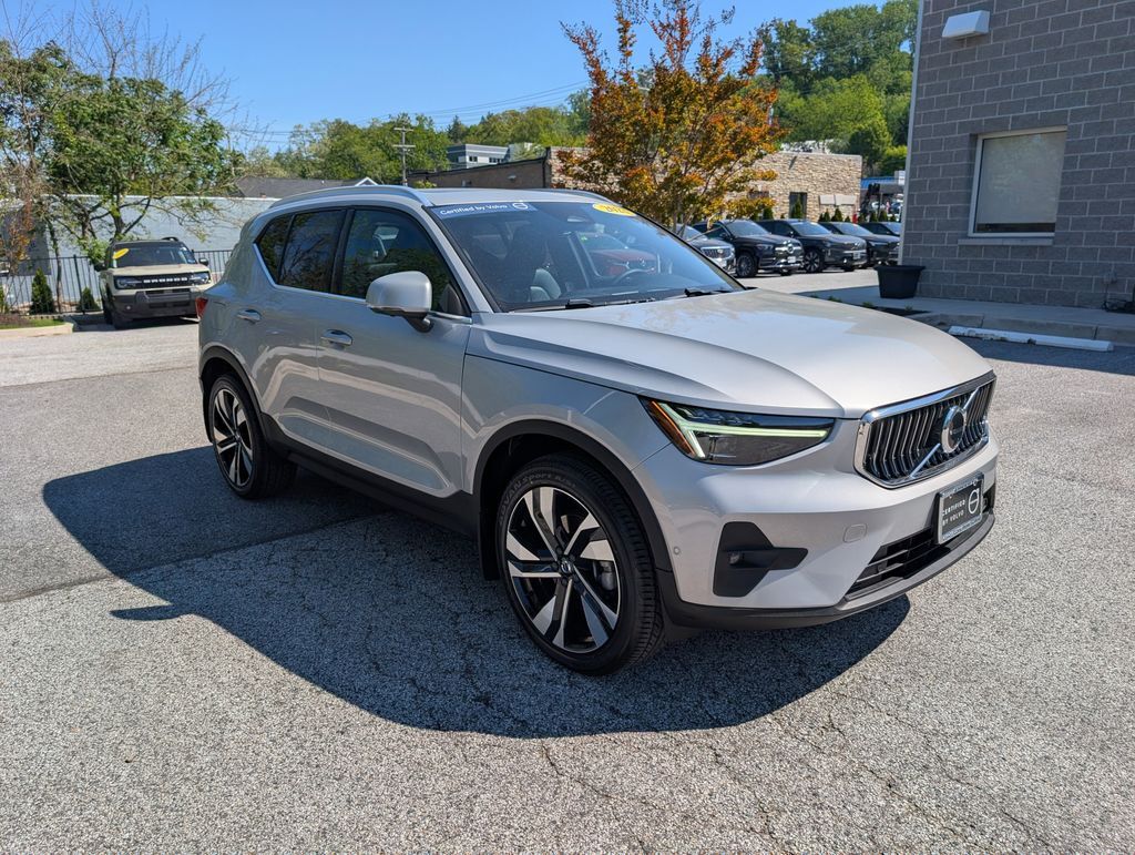 2023 Volvo XC40